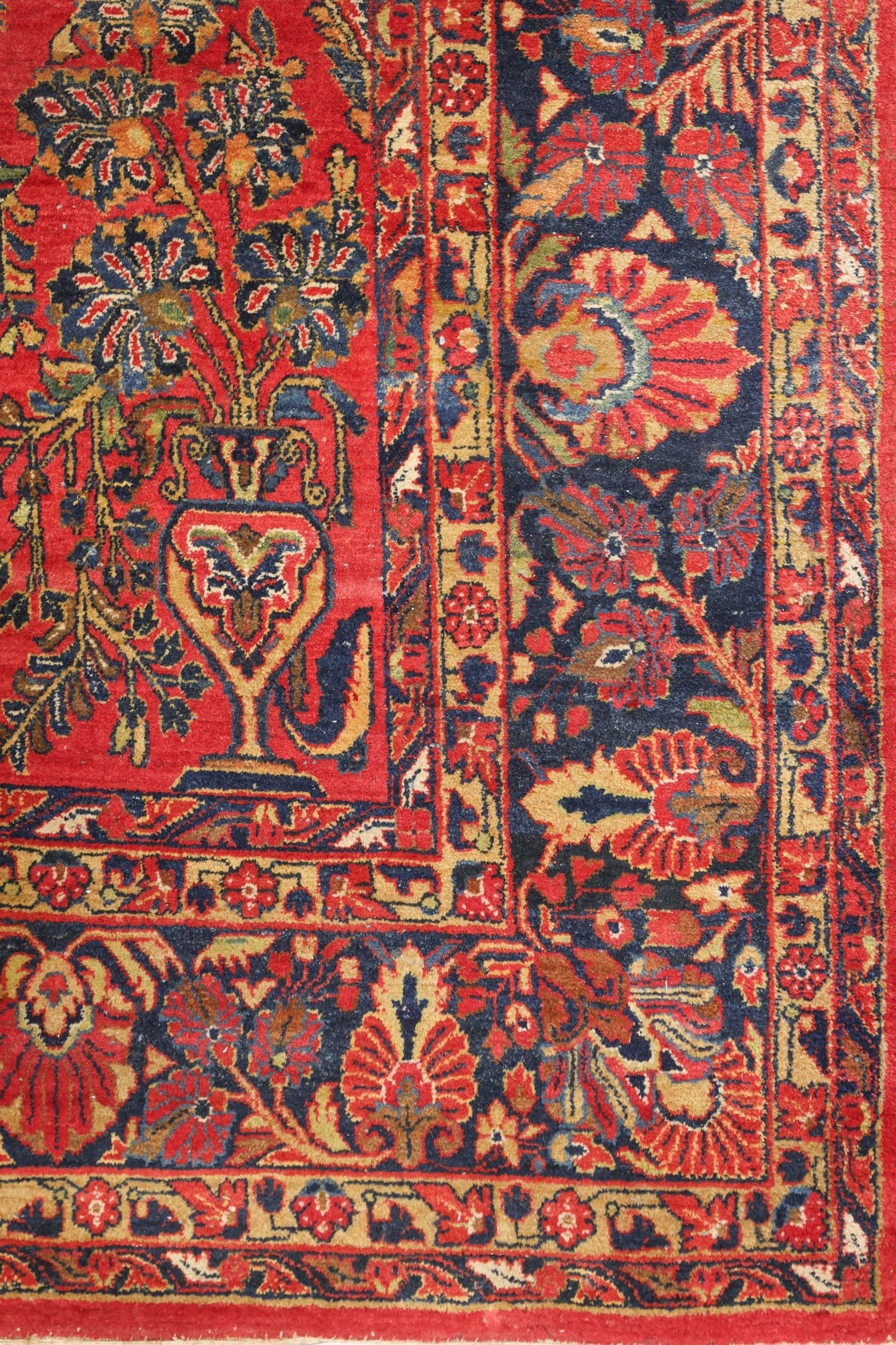 Antique Sarouk Handwoven Traditional Rug, J76845