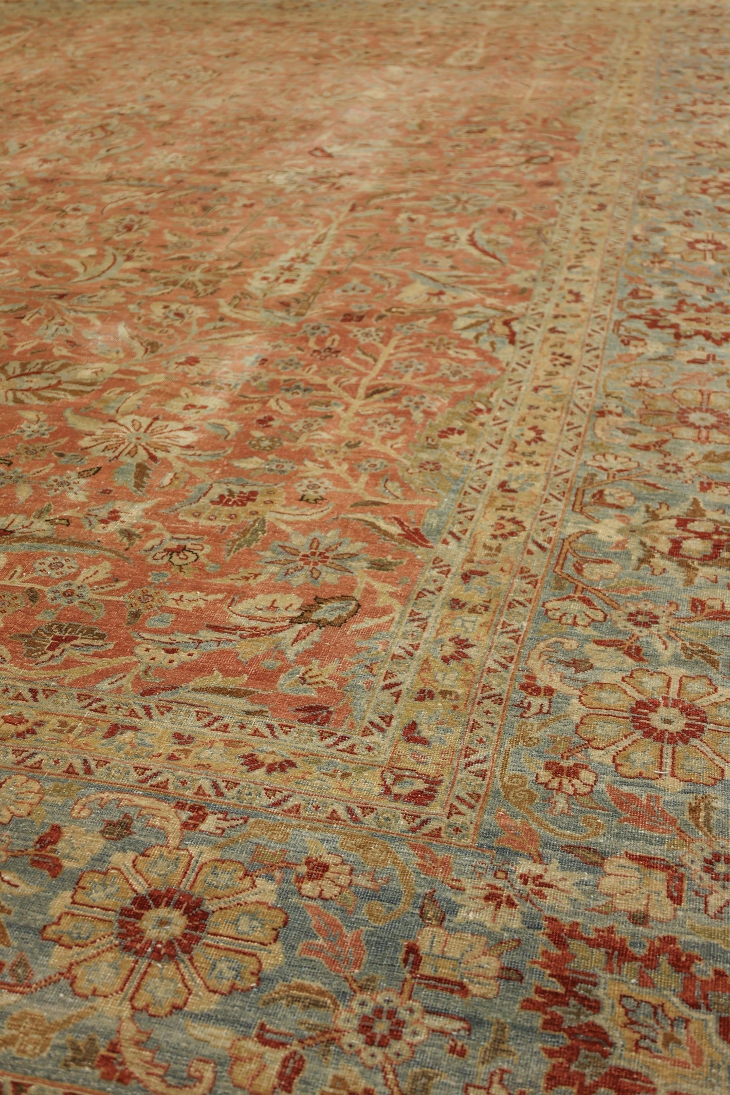 Antique Tabriz Handwoven Traditional Rug, J69649