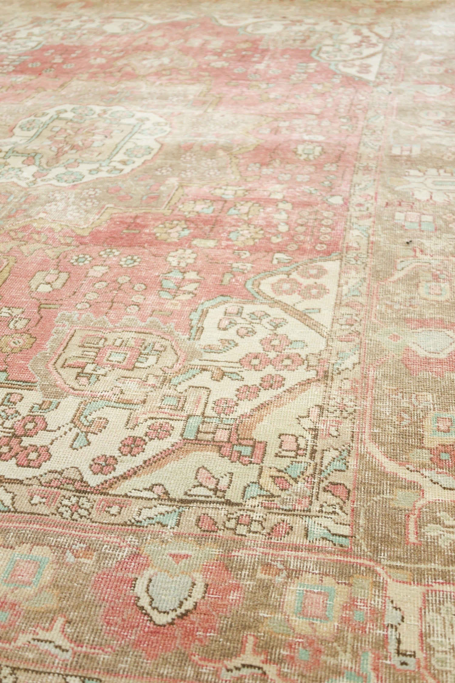 Vintage Tabriz Handwoven Traditional Rug, J75133