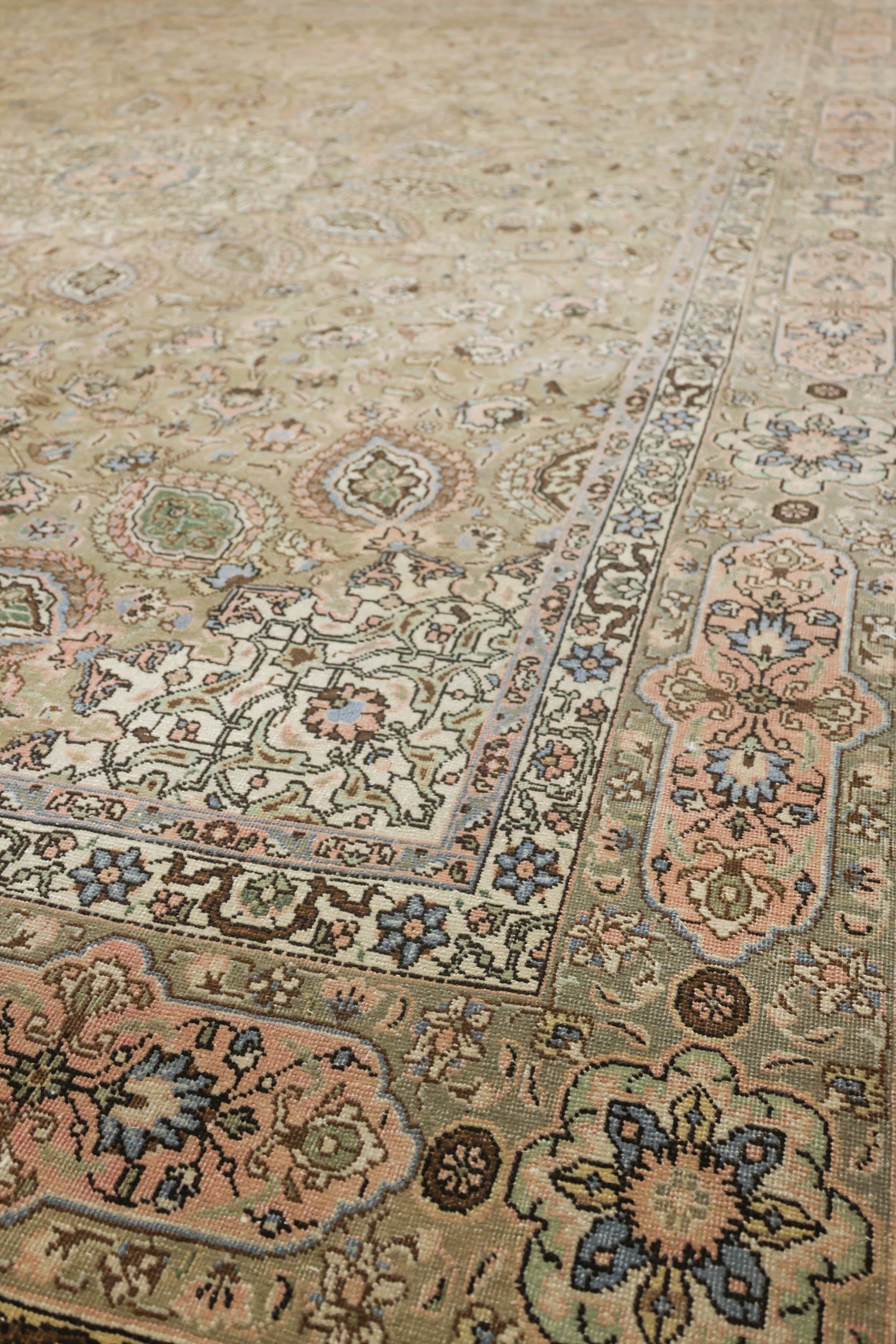 Vintage Tabriz Handwoven Traditional Rug, J75135