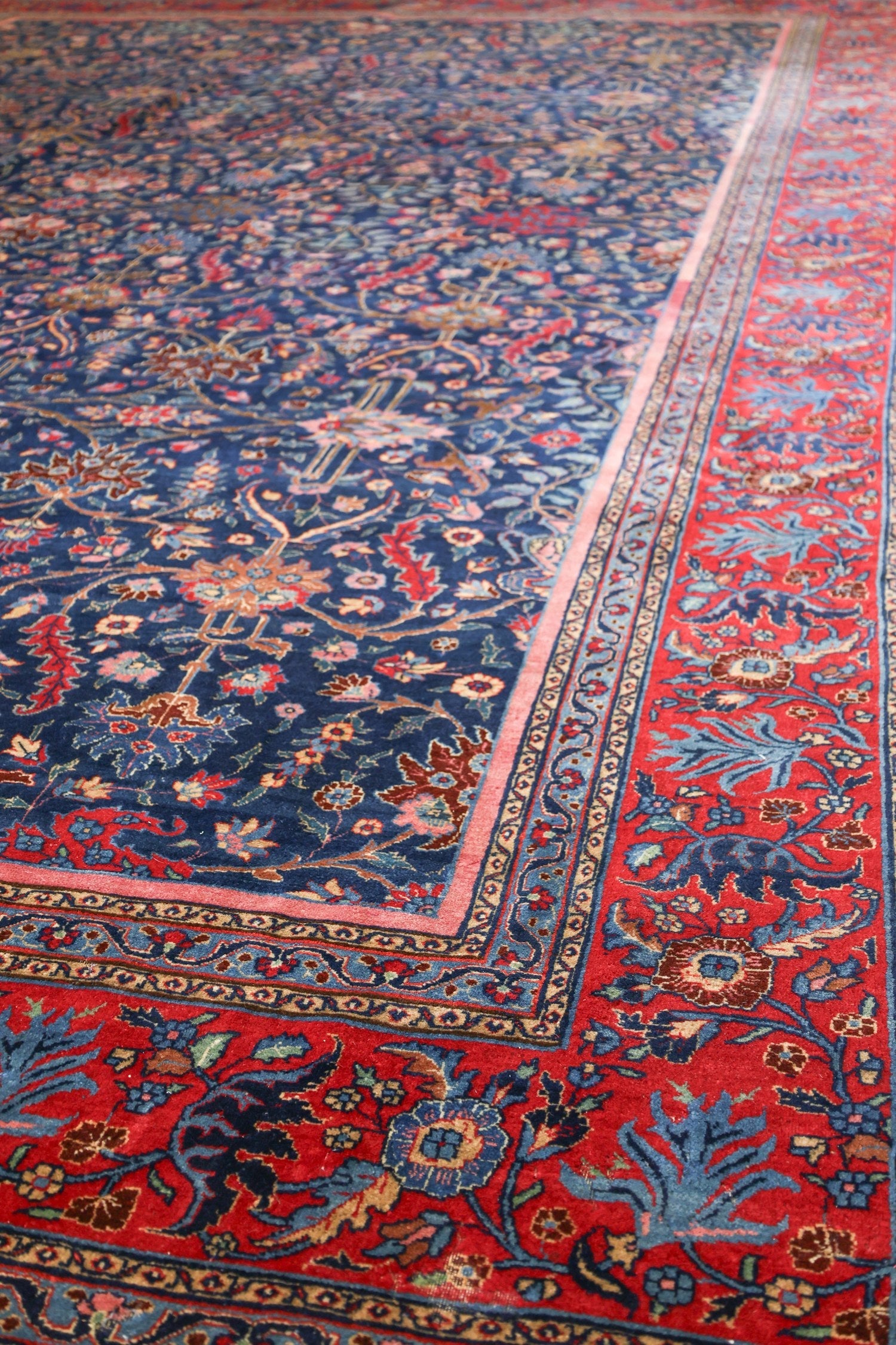 Antique Tabriz Handwoven Traditional Rug, J75584