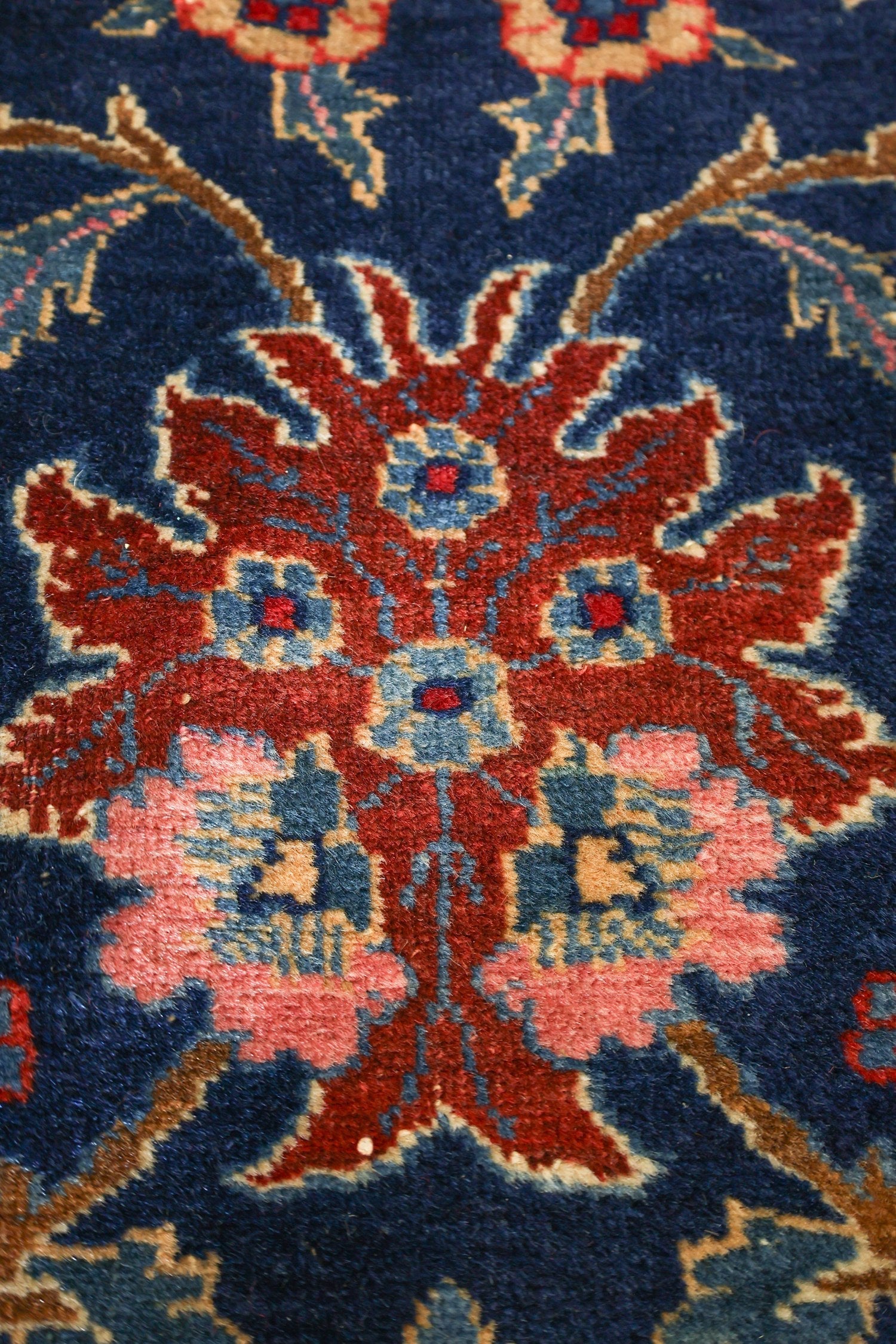 Antique Tabriz Handwoven Traditional Rug, J75584