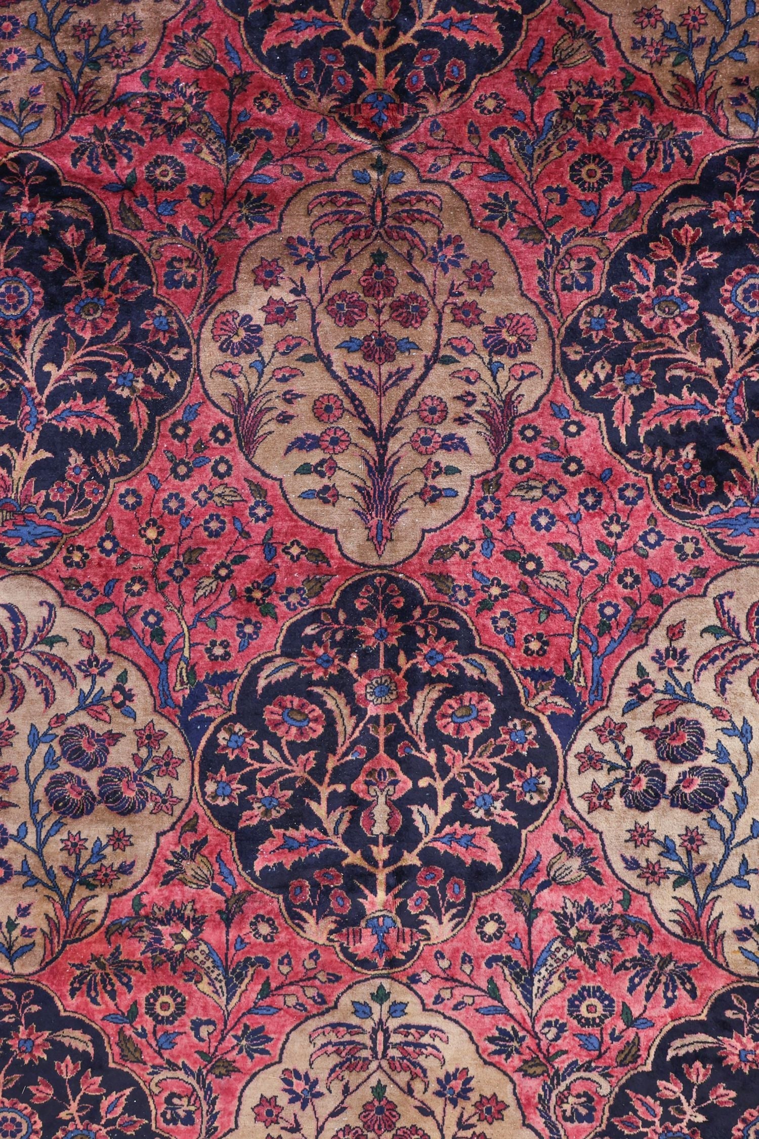 Antique Tuftanjian Sarouk Handwoven Traditional Rug, J75285