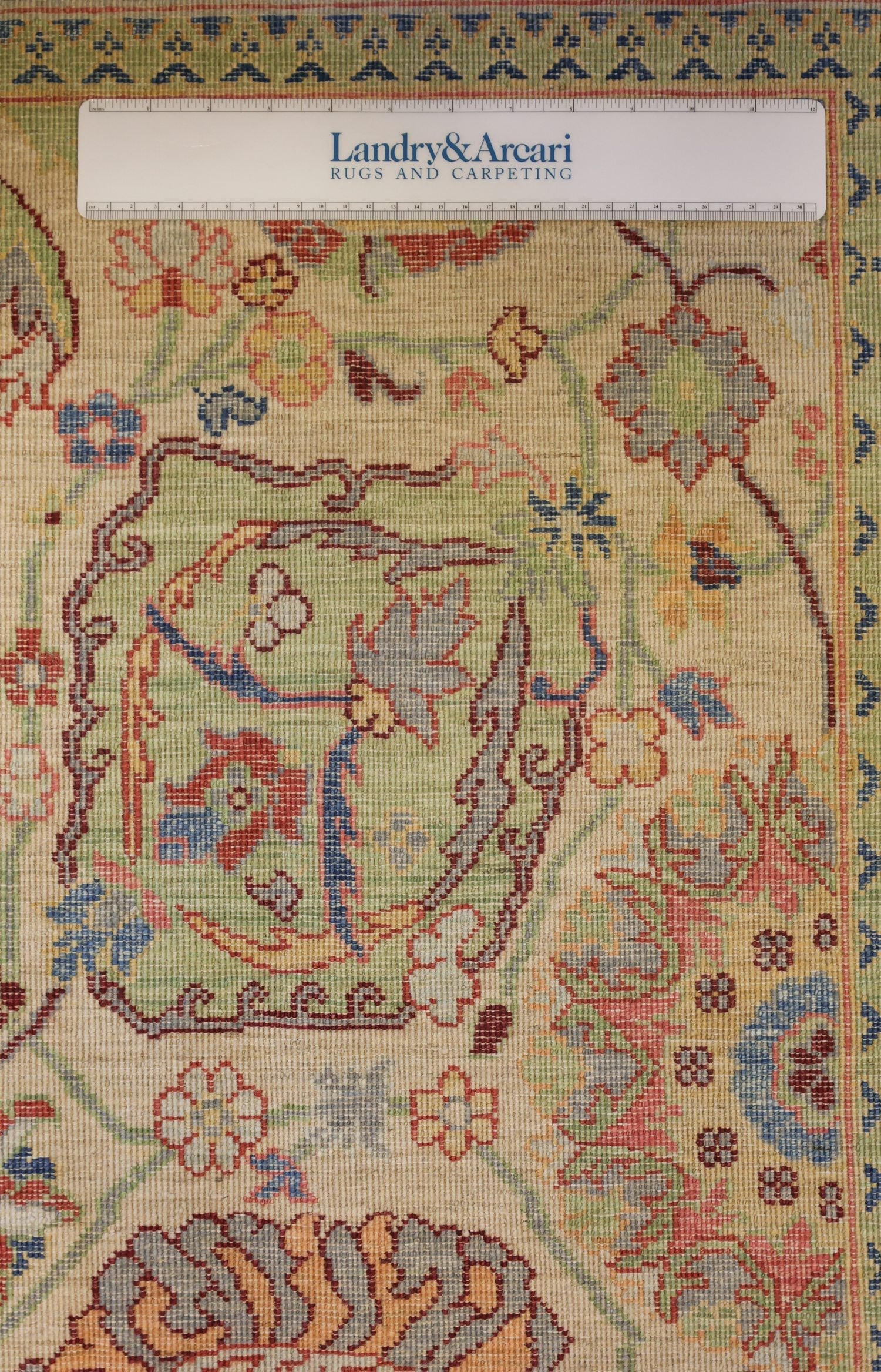 Vase Handwoven Traditional Rug, J74220