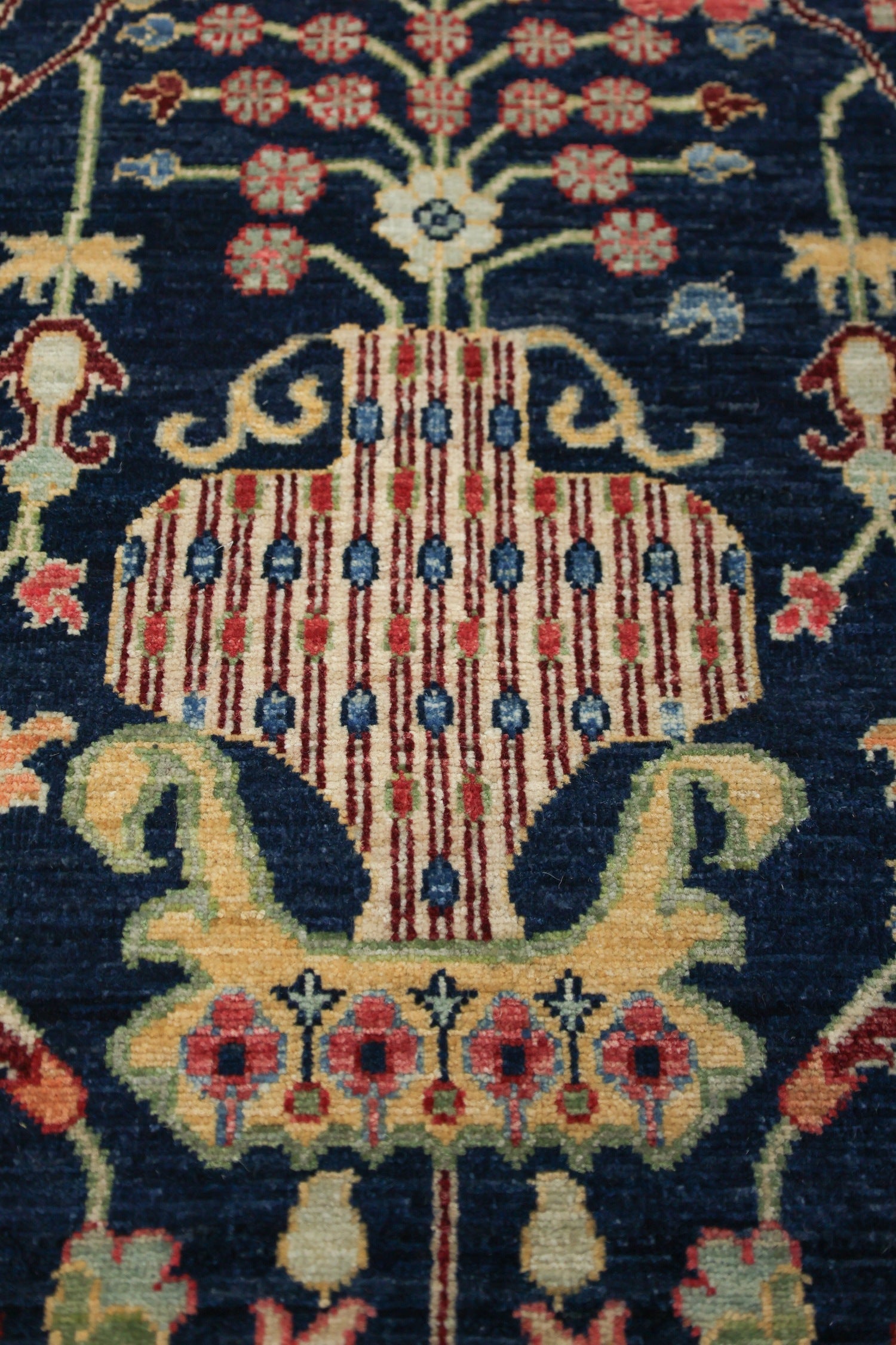 Vase Handwoven Traditional Rug, J74774