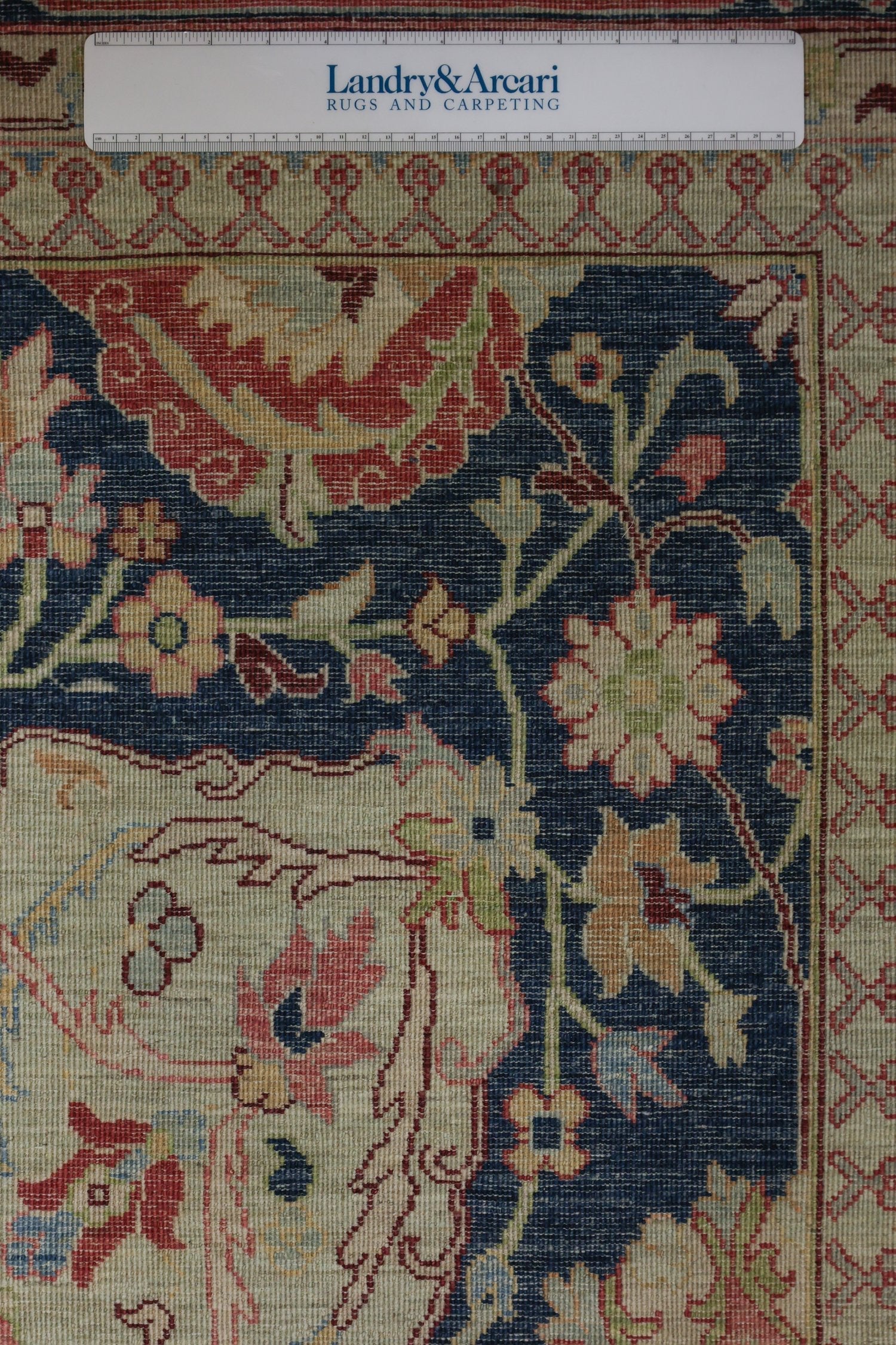 Vase Handwoven Traditional Rug, J74774