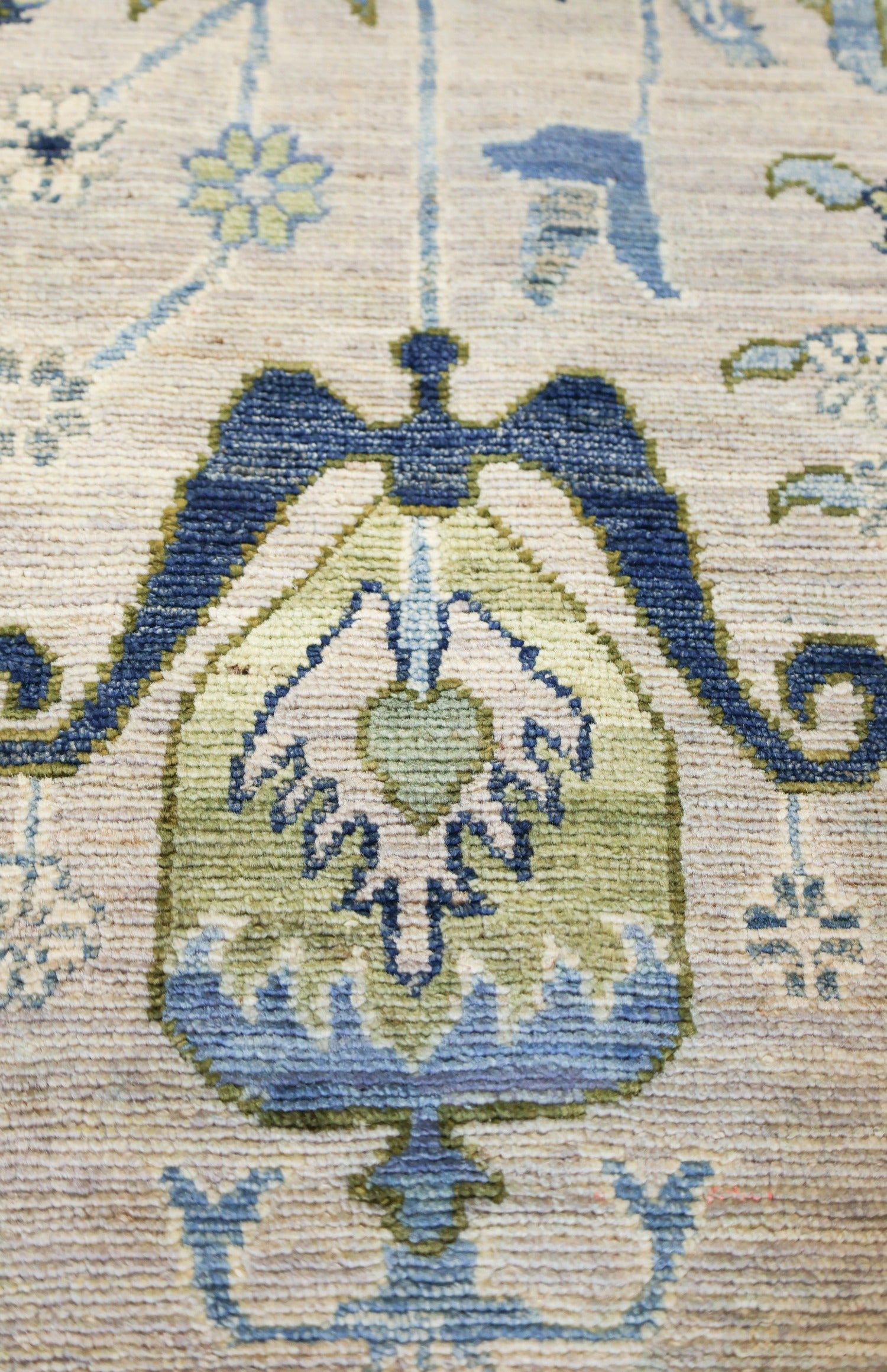 Vase Handwoven Traditional Rug, J75451