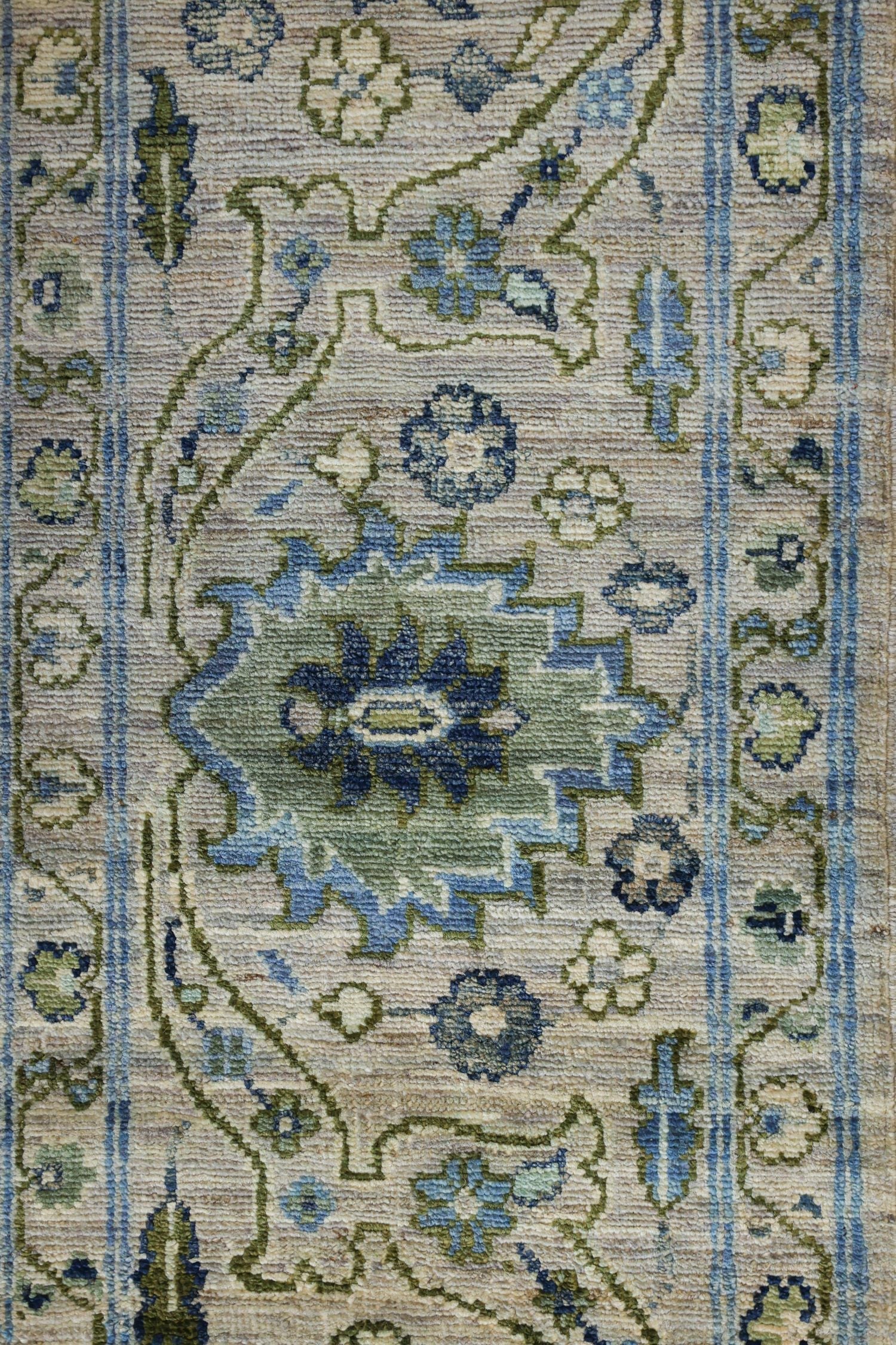 Vase Handwoven Traditional Rug, J75451