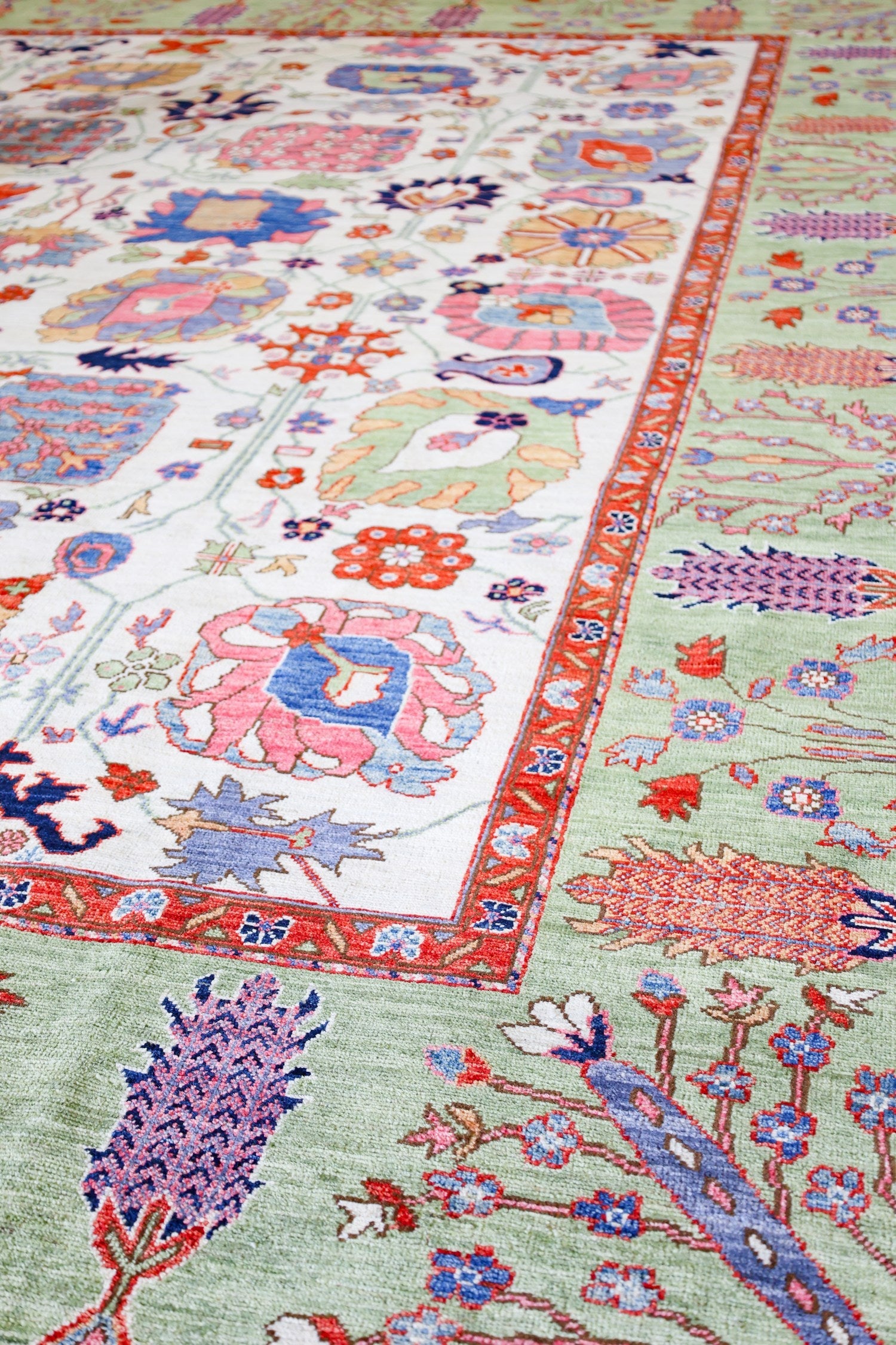 Vase Tabriz Handwoven Traditional Rug, J75435