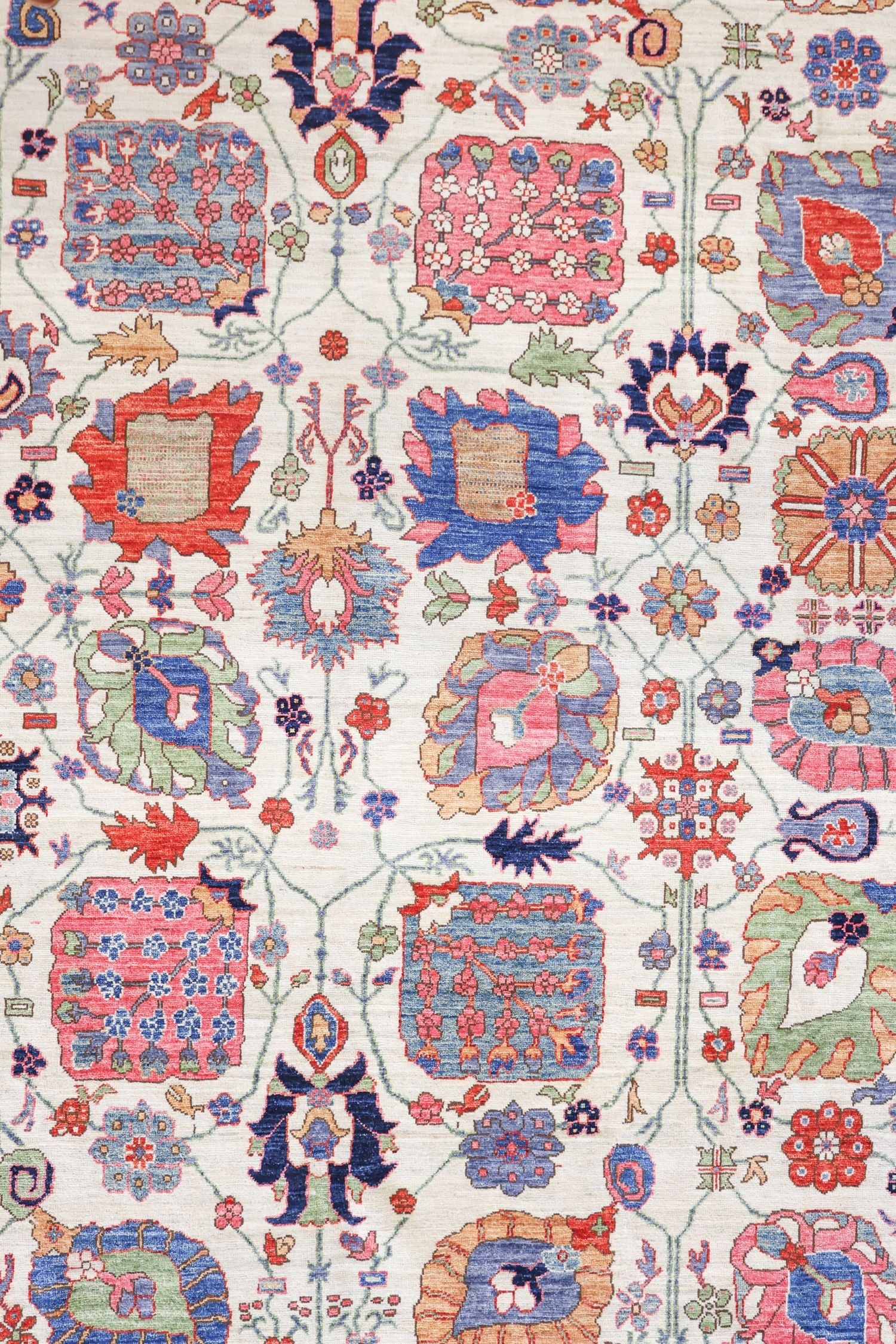 Vase Tabriz Handwoven Traditional Rug, J75435