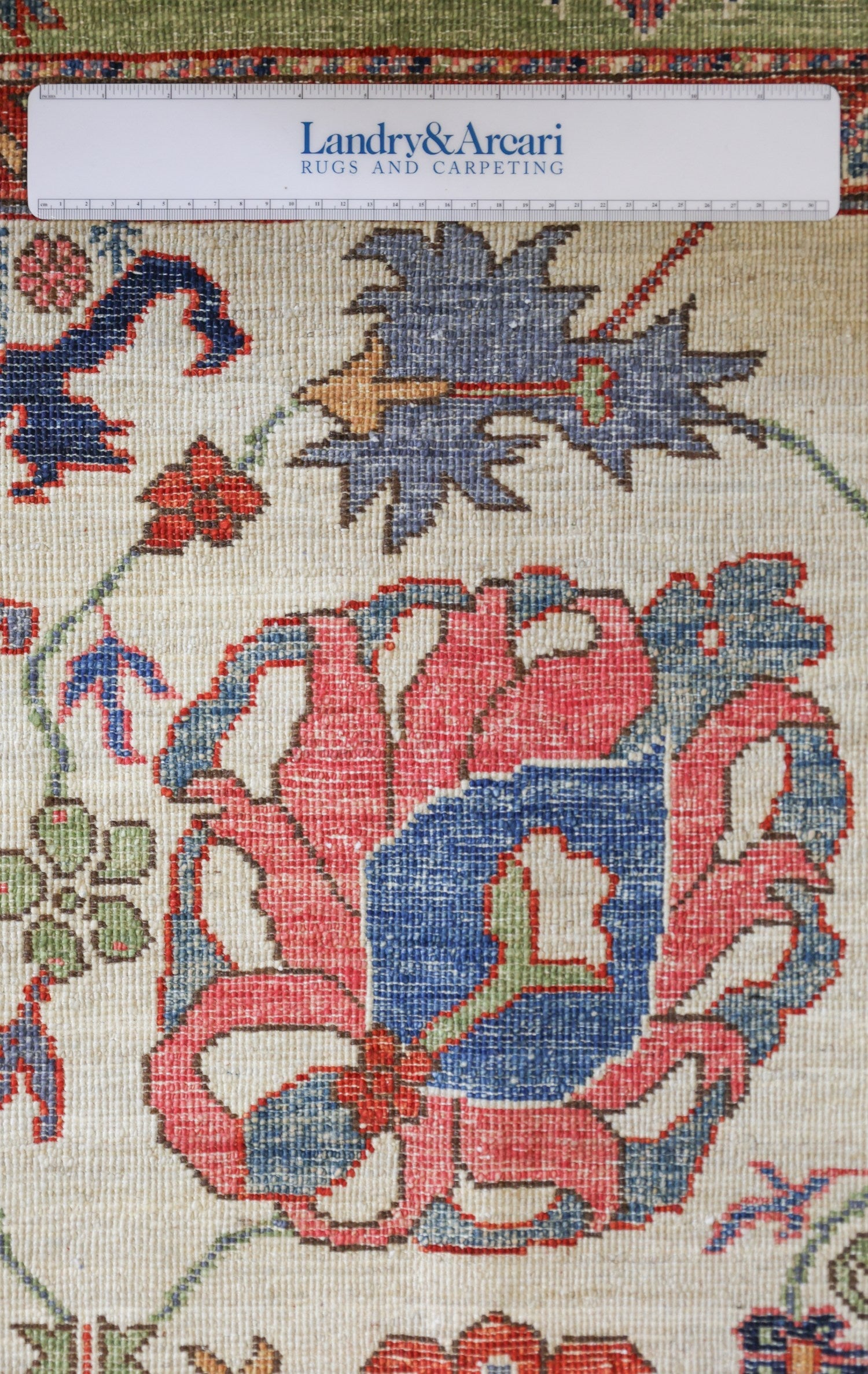 Vase Tabriz Handwoven Traditional Rug, J75435