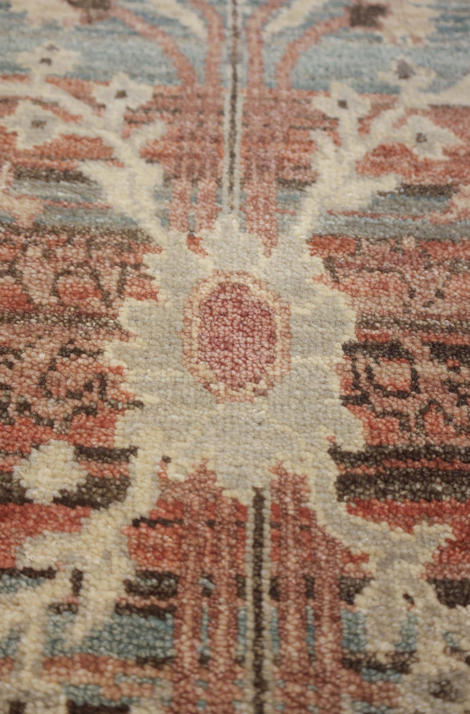 Ferahan Handwoven Transitional Rug, J73992