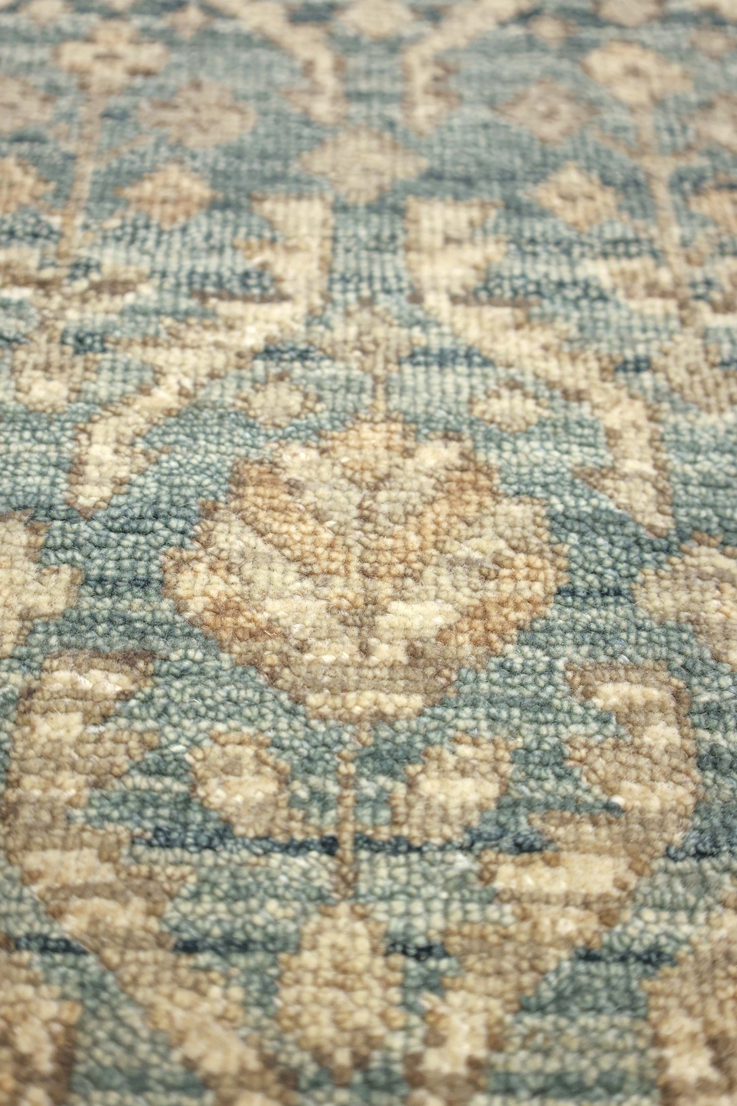 Ferahan Flower Handwoven Transitional Rug, J77088