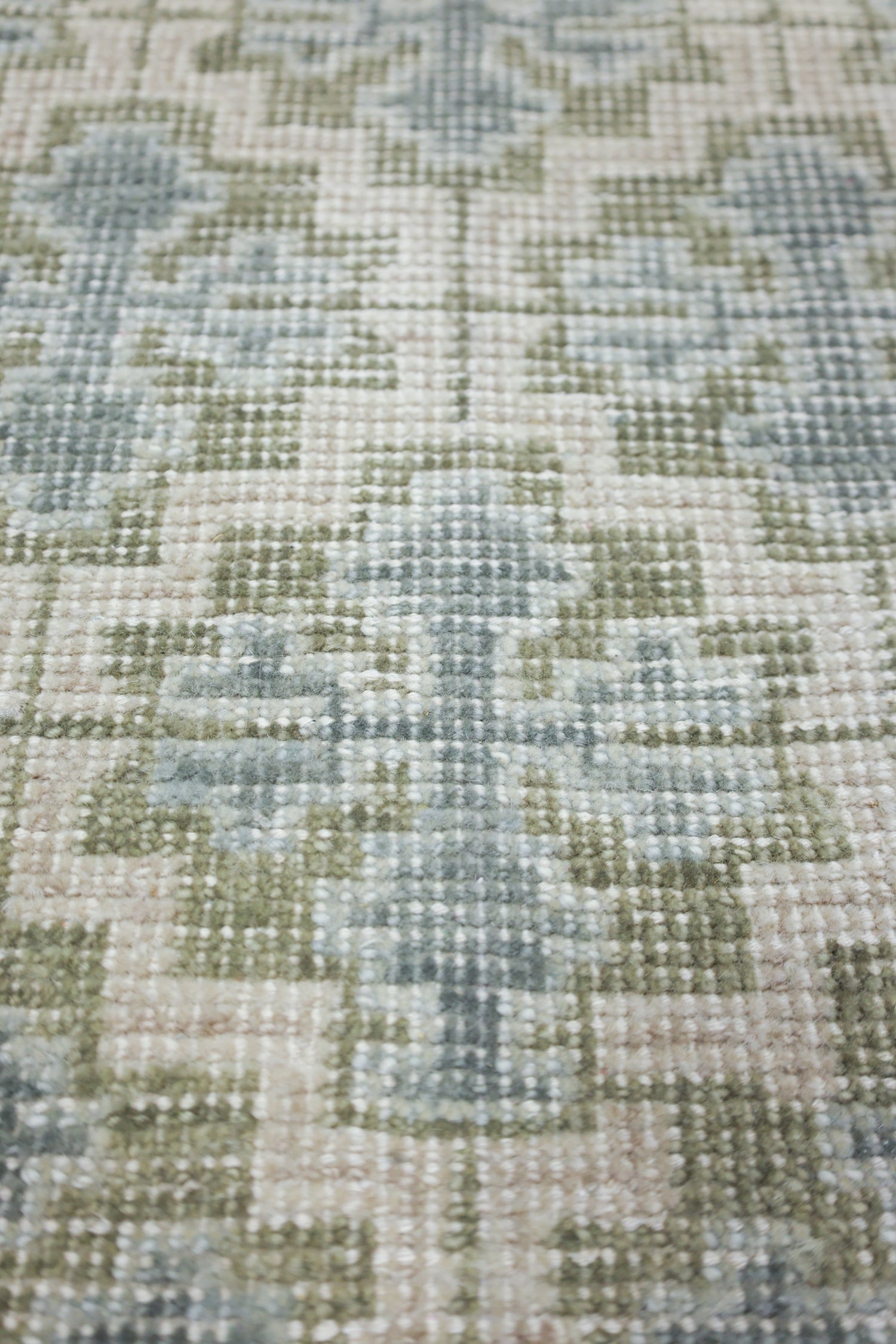 Needlepoint Handwoven Transitional Rug, J75692