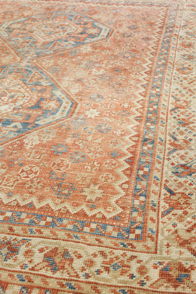 Vintage Shiraz Handwoven Transitional Rug, J73417