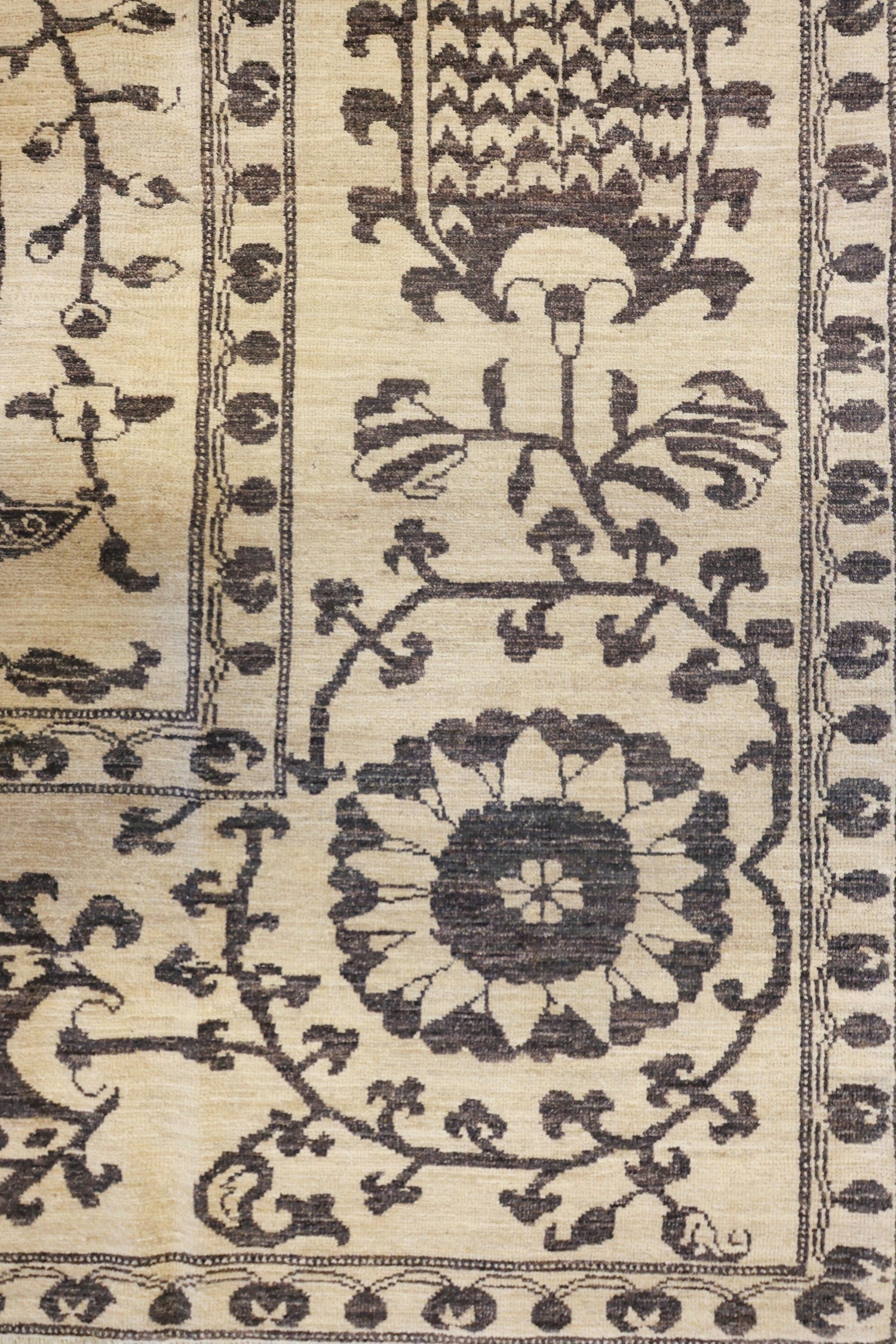 Suzani Handwoven Transitional Rug, J74218