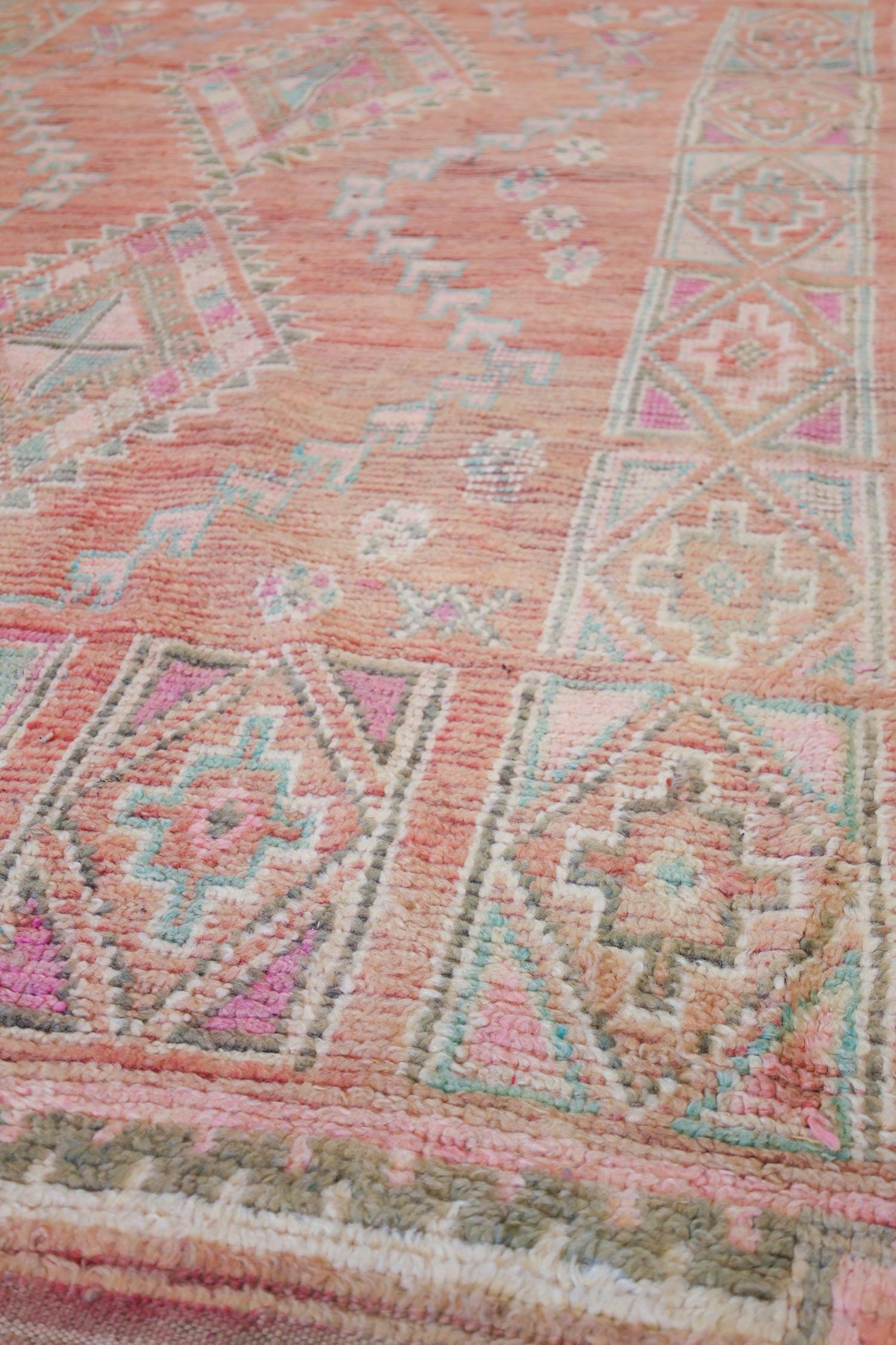 Vintage Berber Handwoven Tribal Rug, J74086