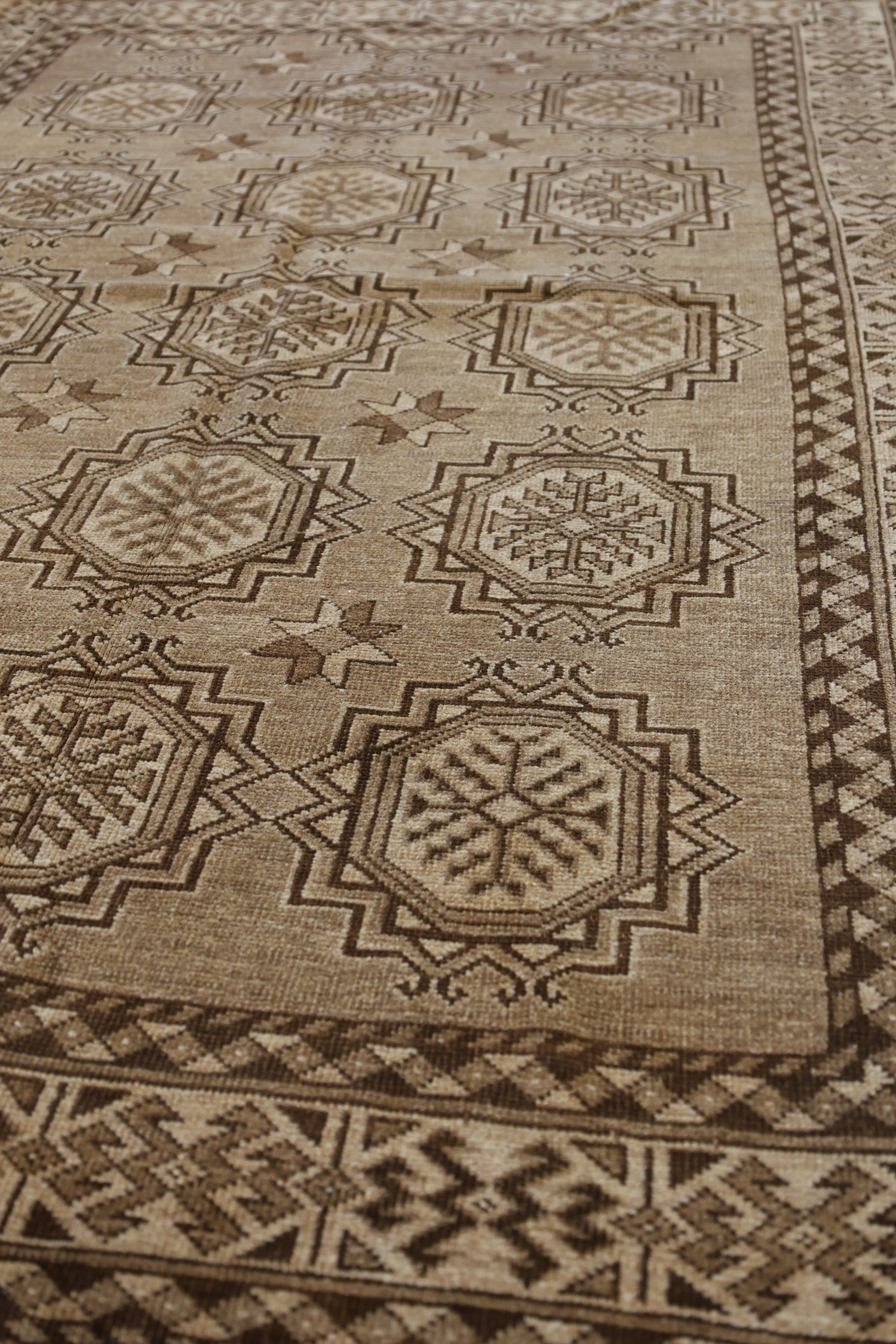 Vintage Ersari Handwoven Tribal Rug, J67600