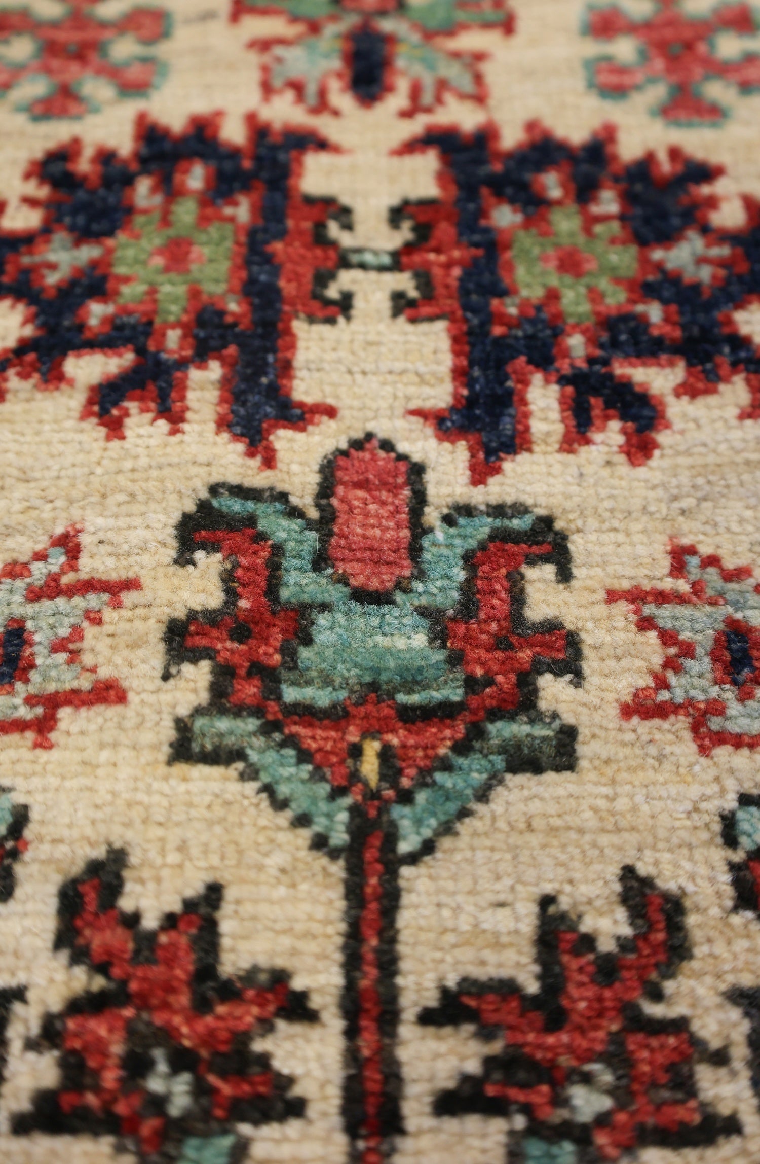 Heriz Handwoven Tribal Rug, J74190