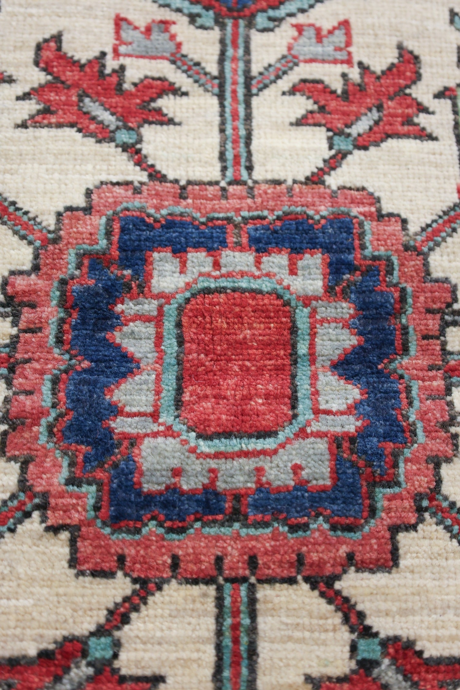 Heriz Handwoven Tribal Rug, J74708