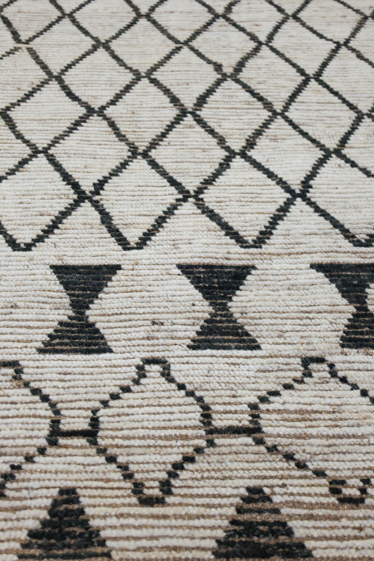 Moroccan Handwoven Tribal Rug, J75359