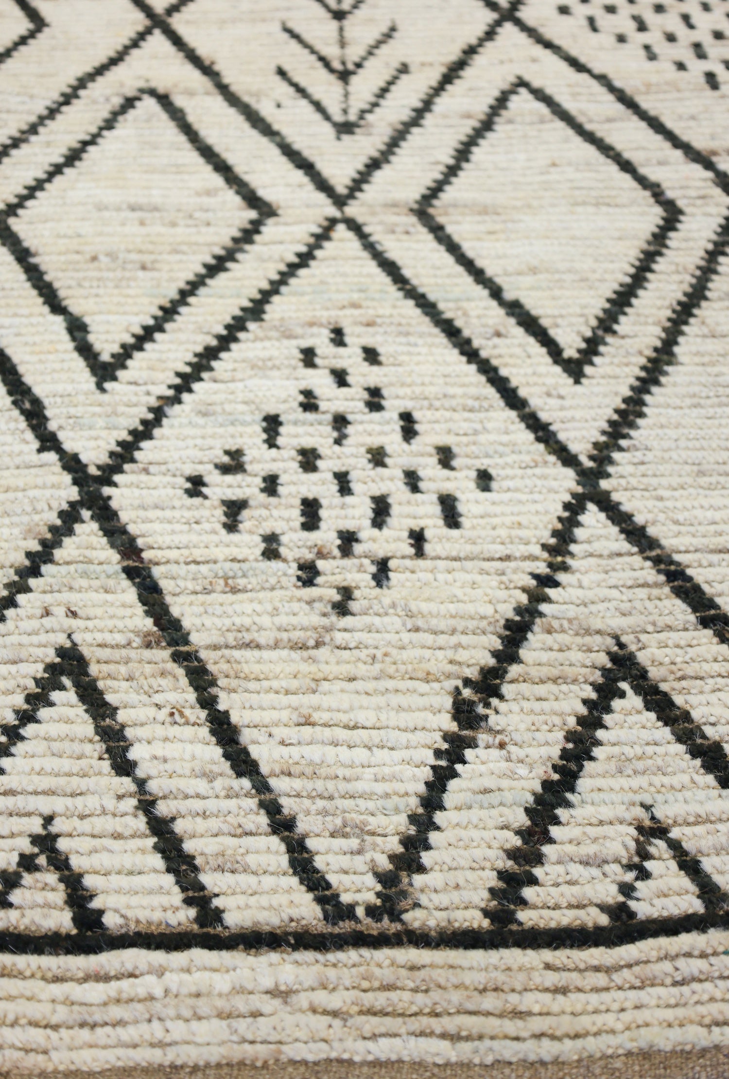 Moroccan Handwoven Tribal Rug, J75361