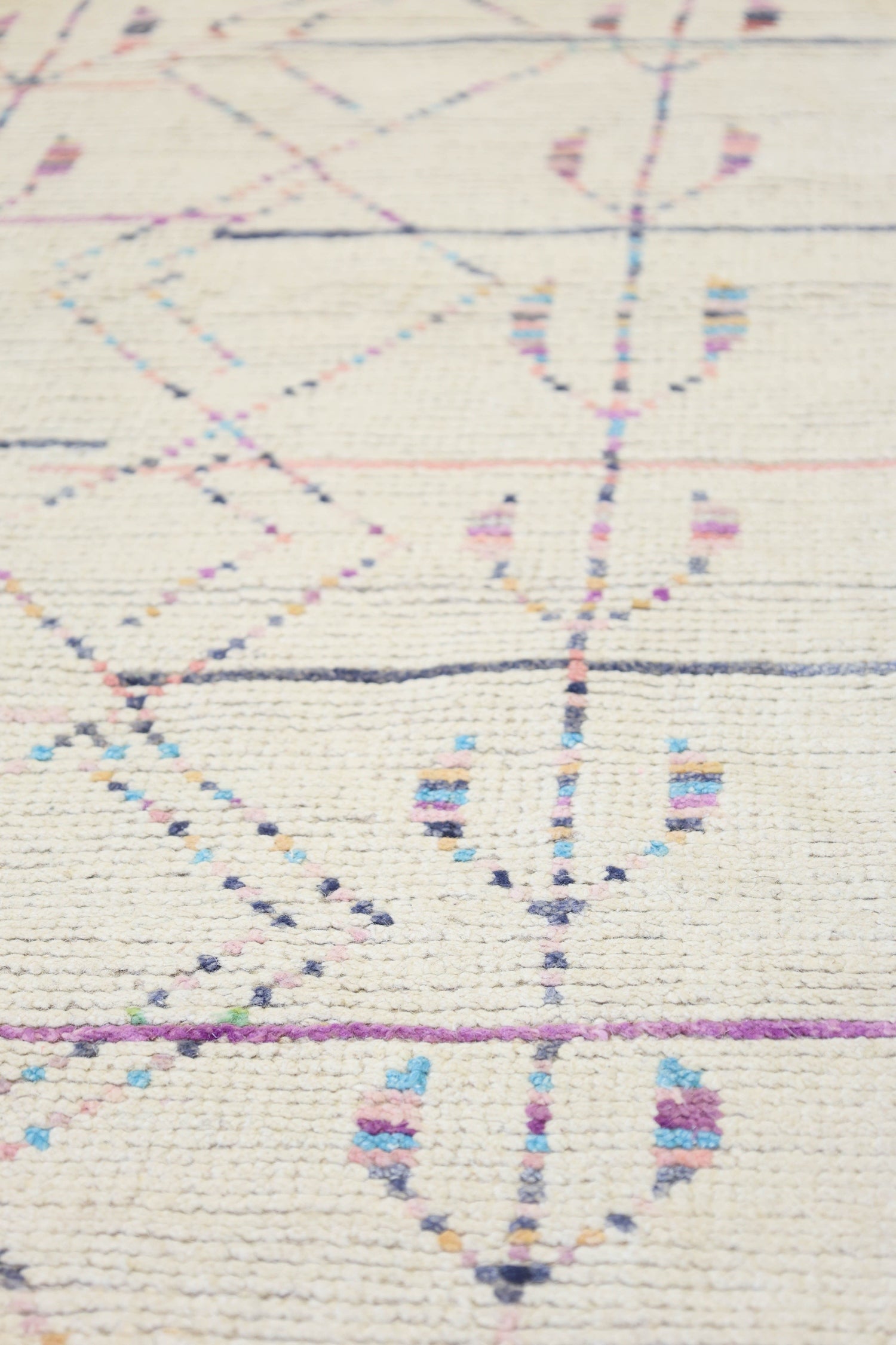 Moroccan Handwoven Tribal Rug, J78275