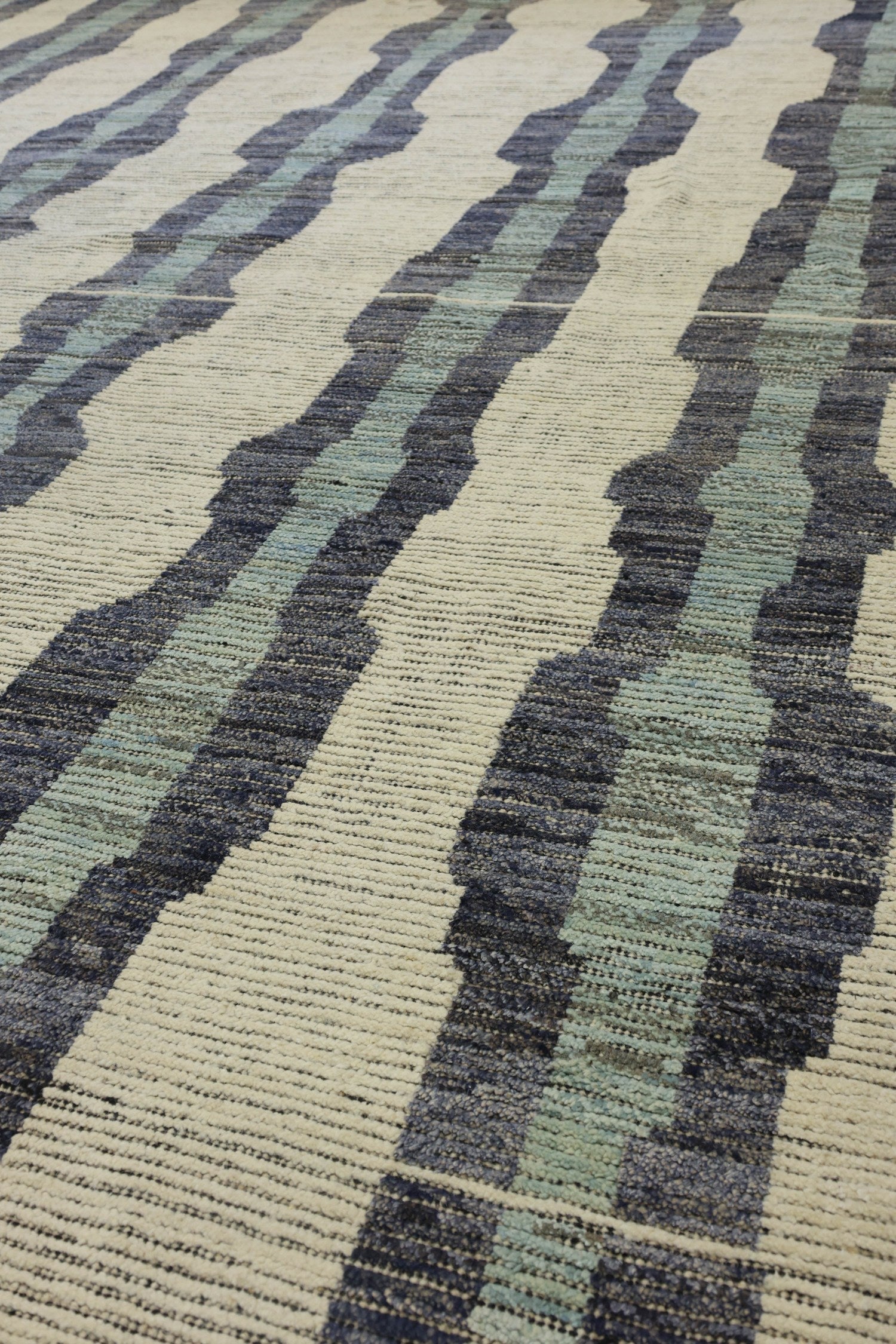 Moroccan Handwoven Tribal Rug, J78317