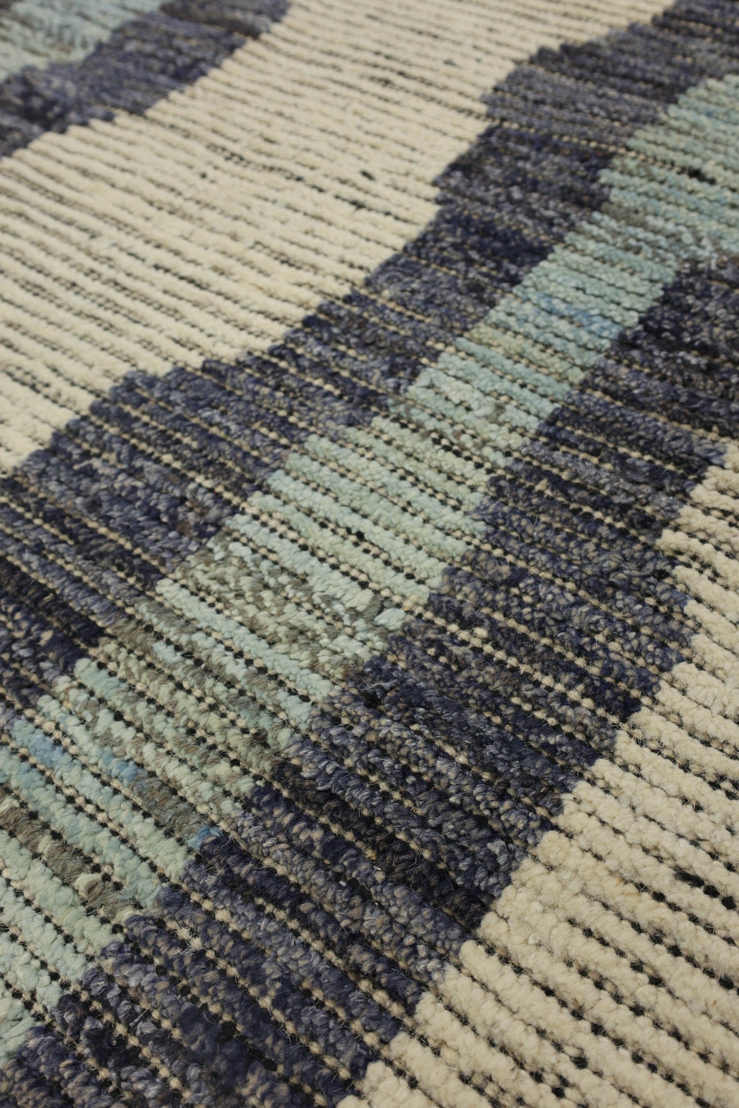 Moroccan Handwoven Tribal Rug, J78317