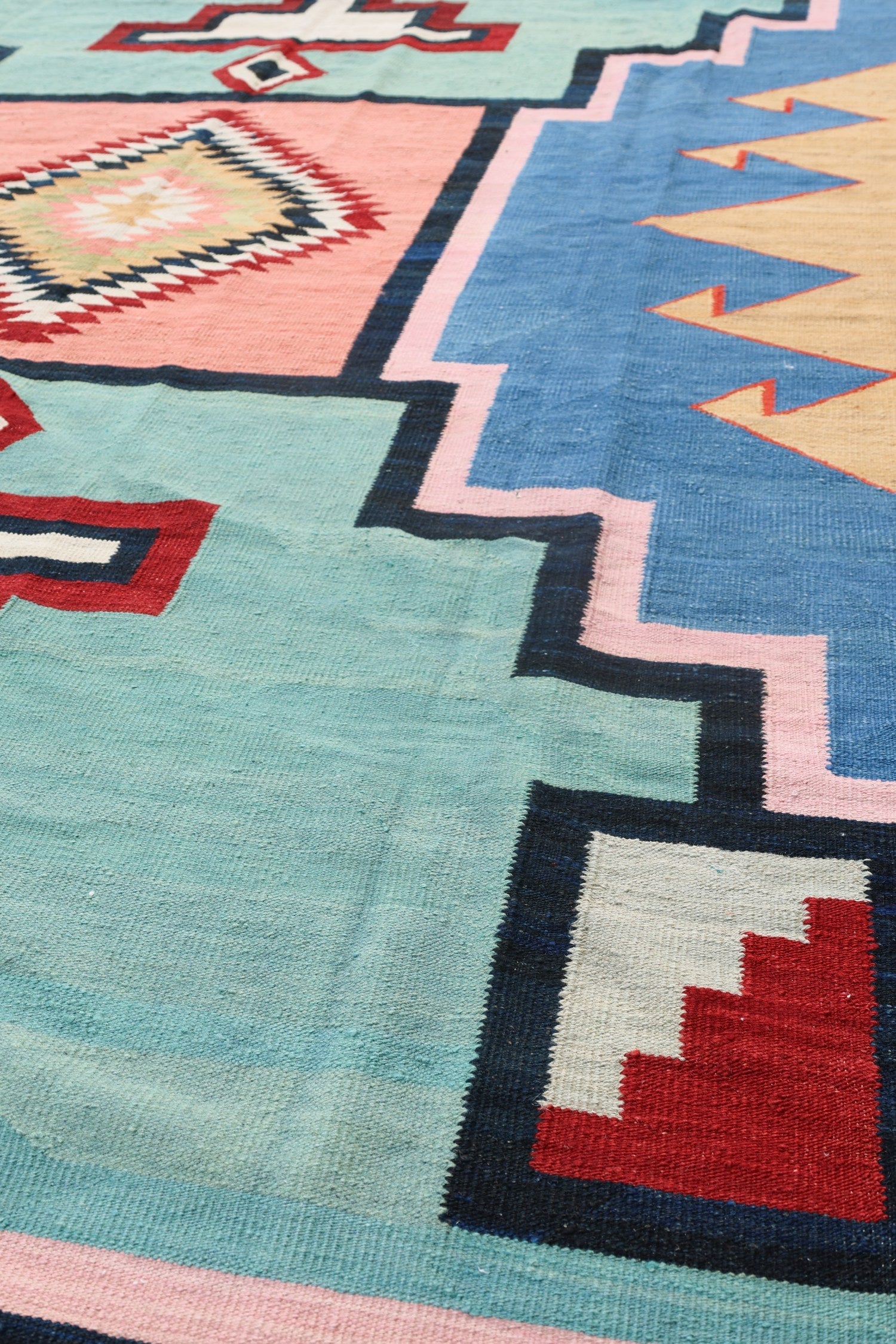 Navajo Handwoven Tribal Rug, J72921