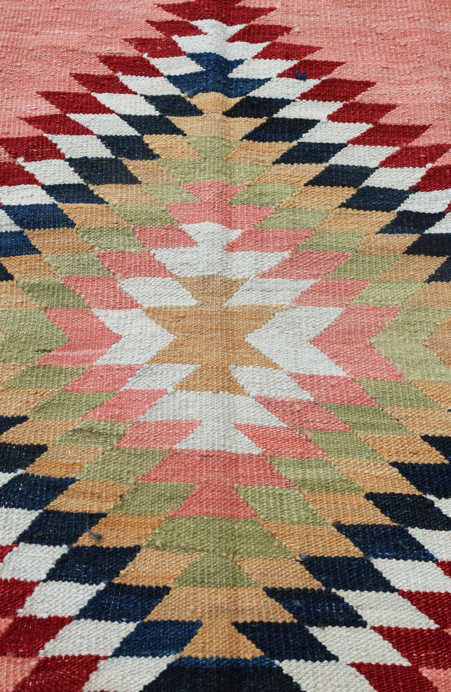 Navajo Handwoven Tribal Rug, J72921