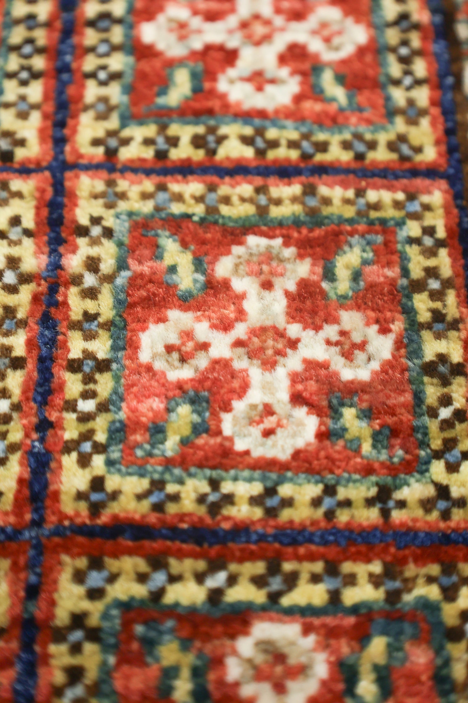 Pyzeryk Handwoven Tribal Rug, J75341