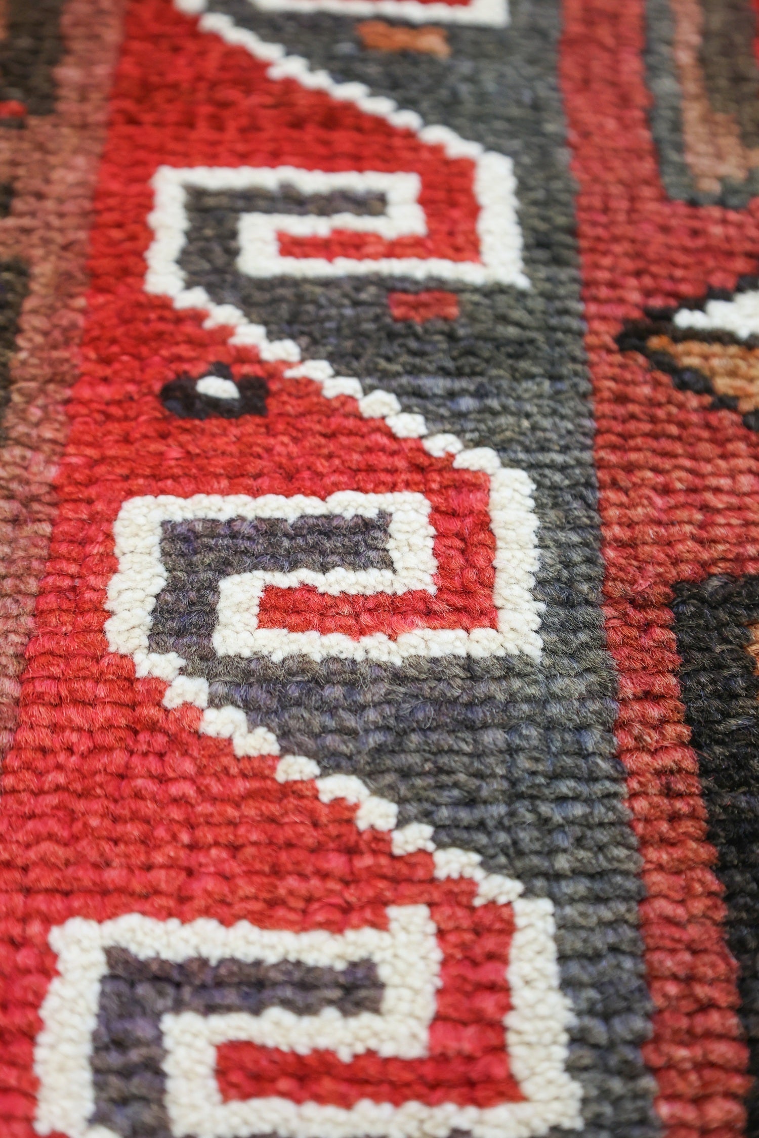 Vintage Shiraz Handwoven Tribal Rug, J75049