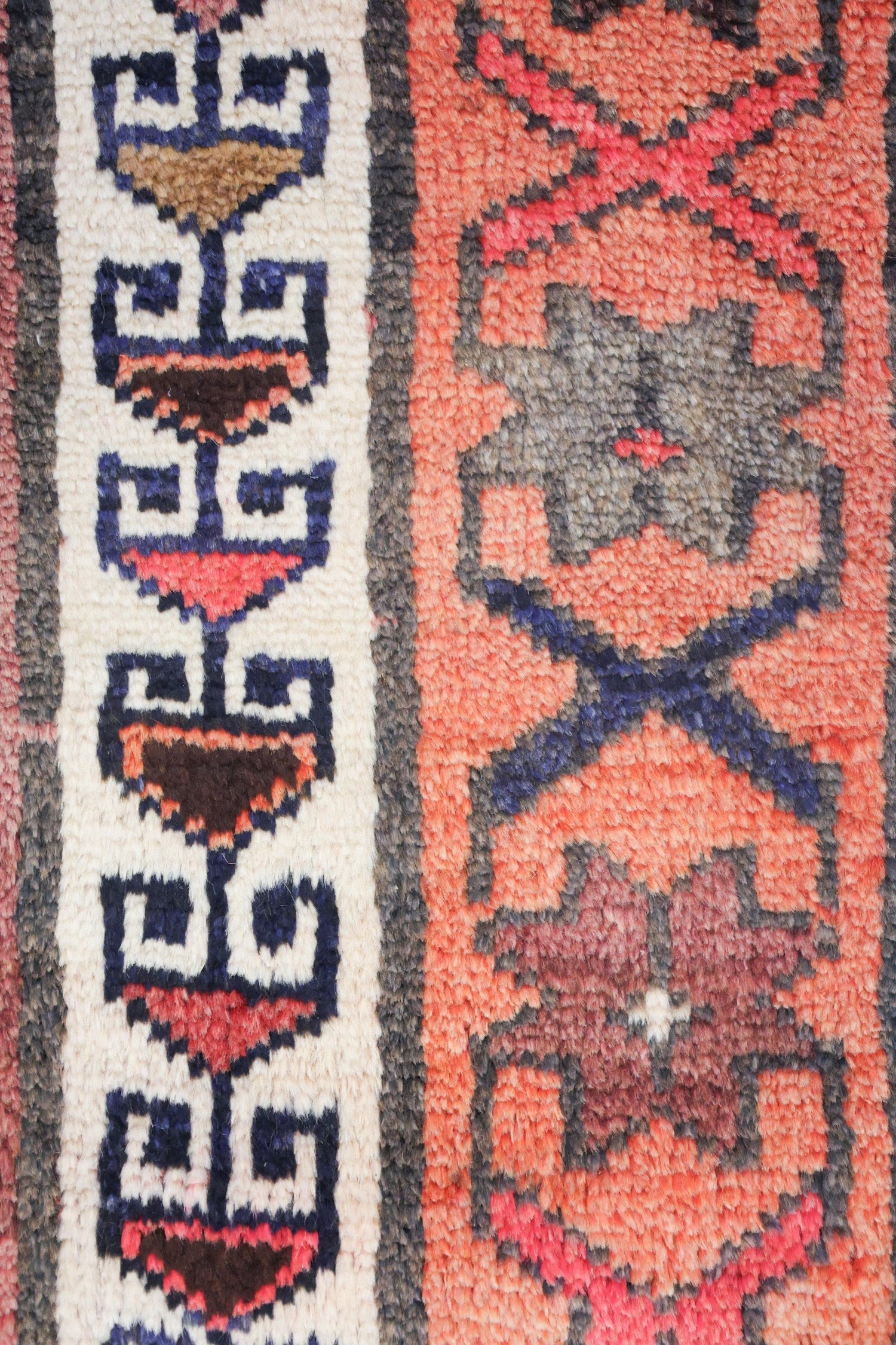 Vintage Shiraz Handwoven Tribal Rug, J75050