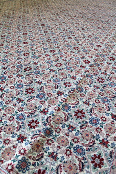 Tabriz Handwoven Traditional Rug, J58631