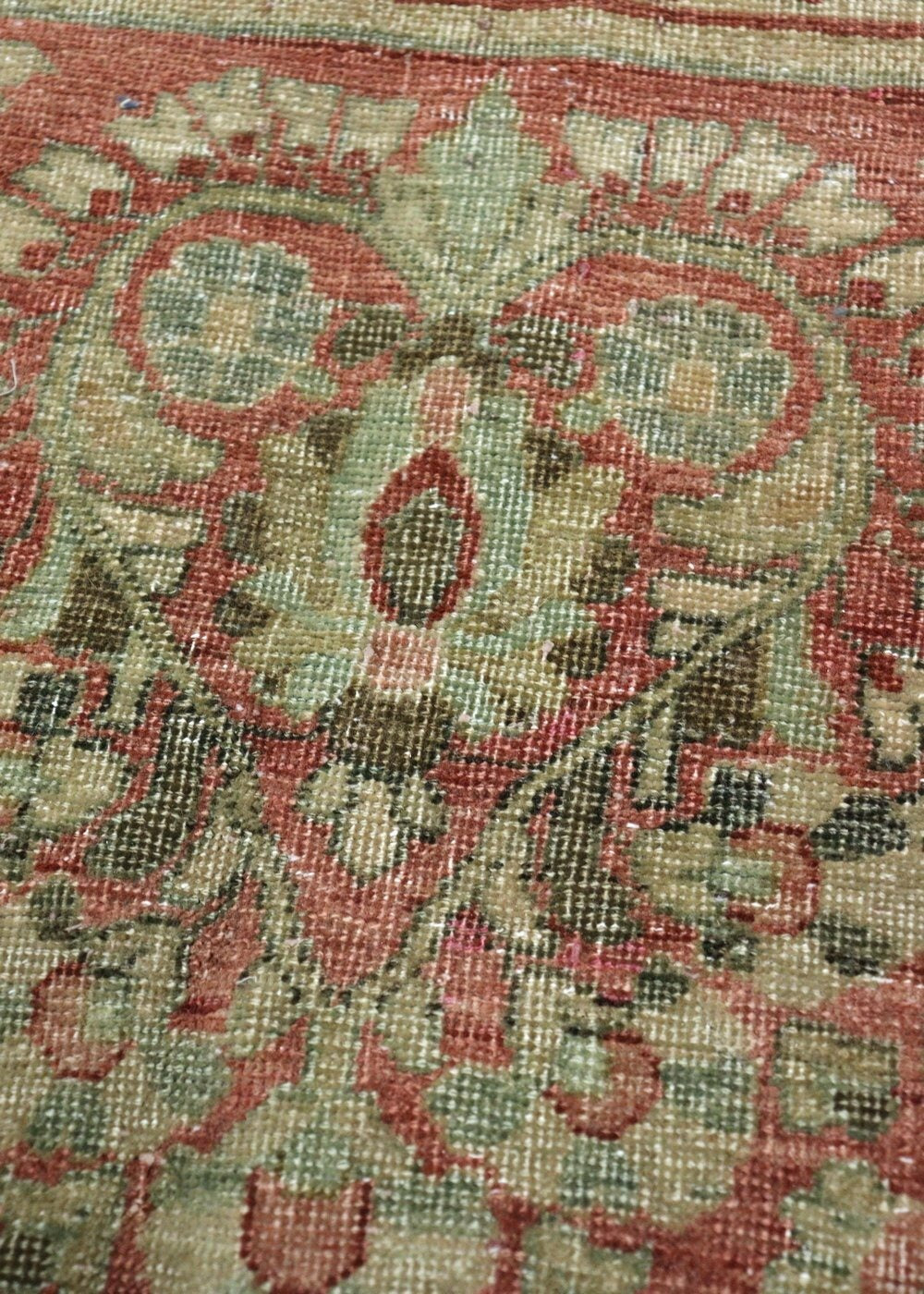 Vintage Euro Sarouk Handwoven Traditional Rug, J68614