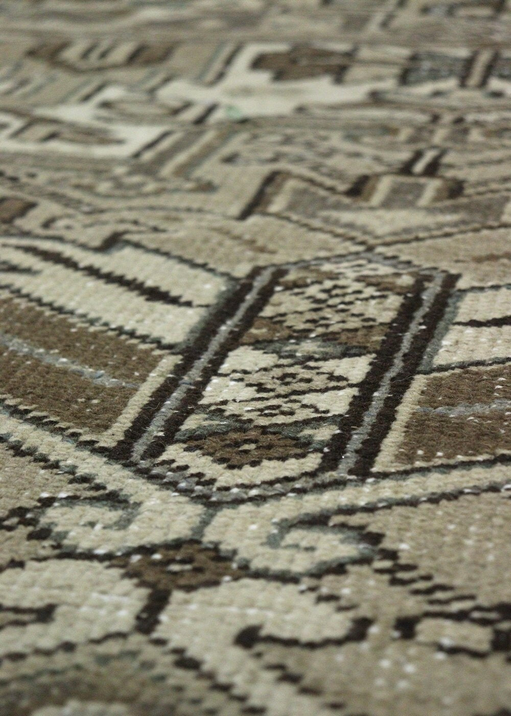 Vintage Heriz Handwoven Tribal Rug, J68249