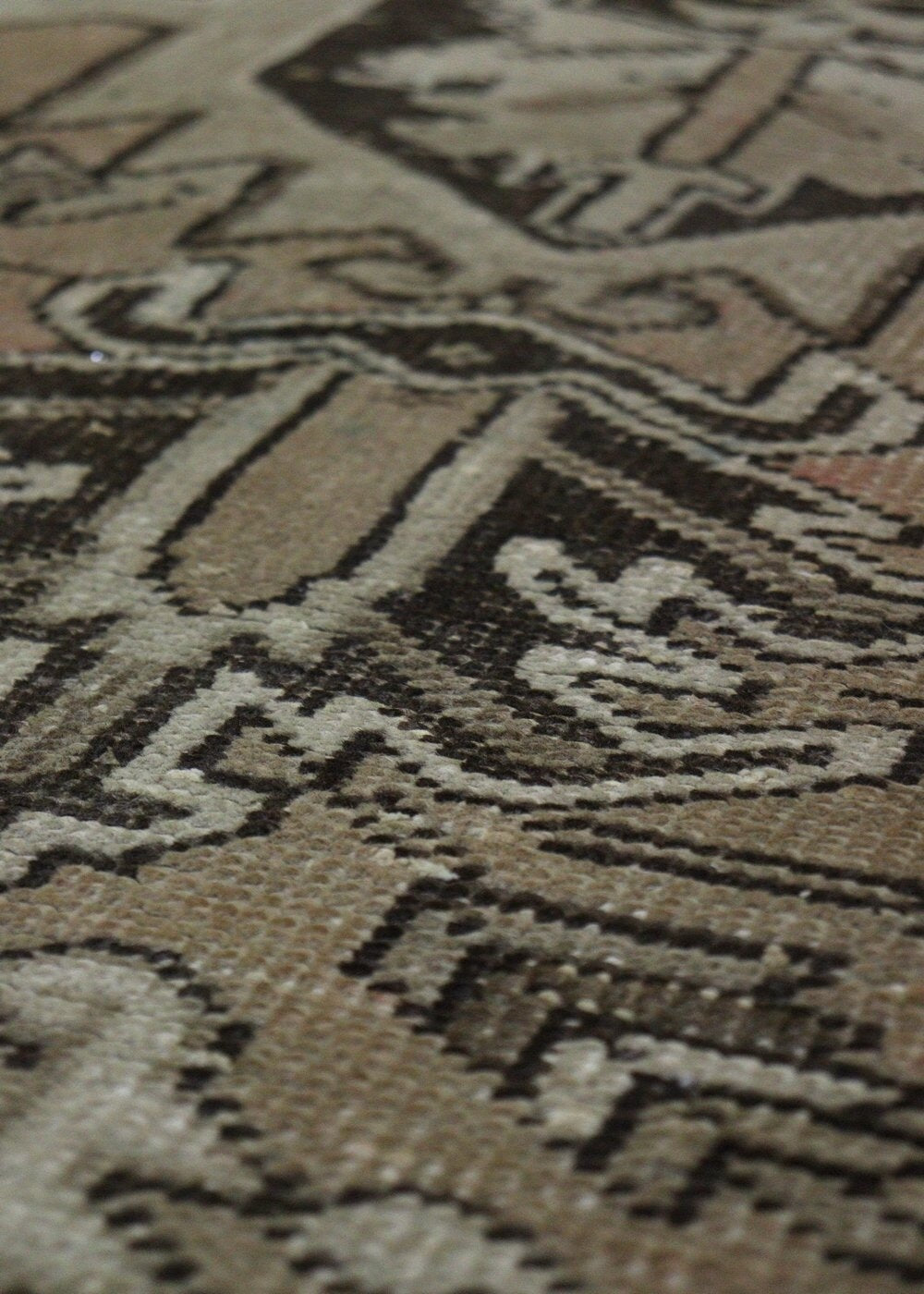 Vintage Heriz Handwoven Tribal Rug, J68253